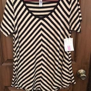 LuLaRoe medium classic tee